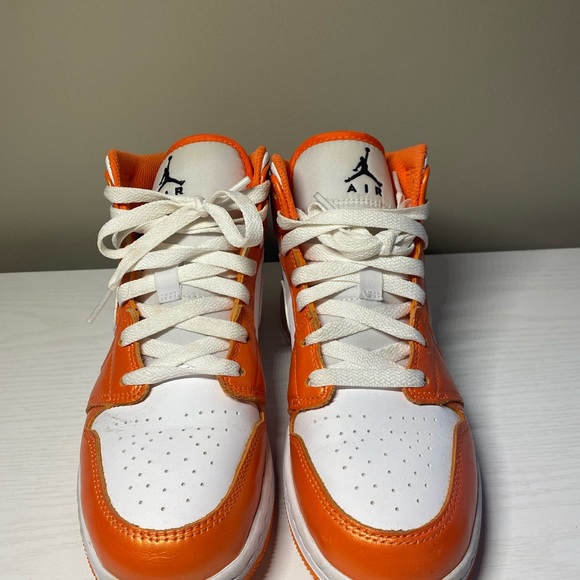 Nike air jordan’s orange - Picture 4 of 4